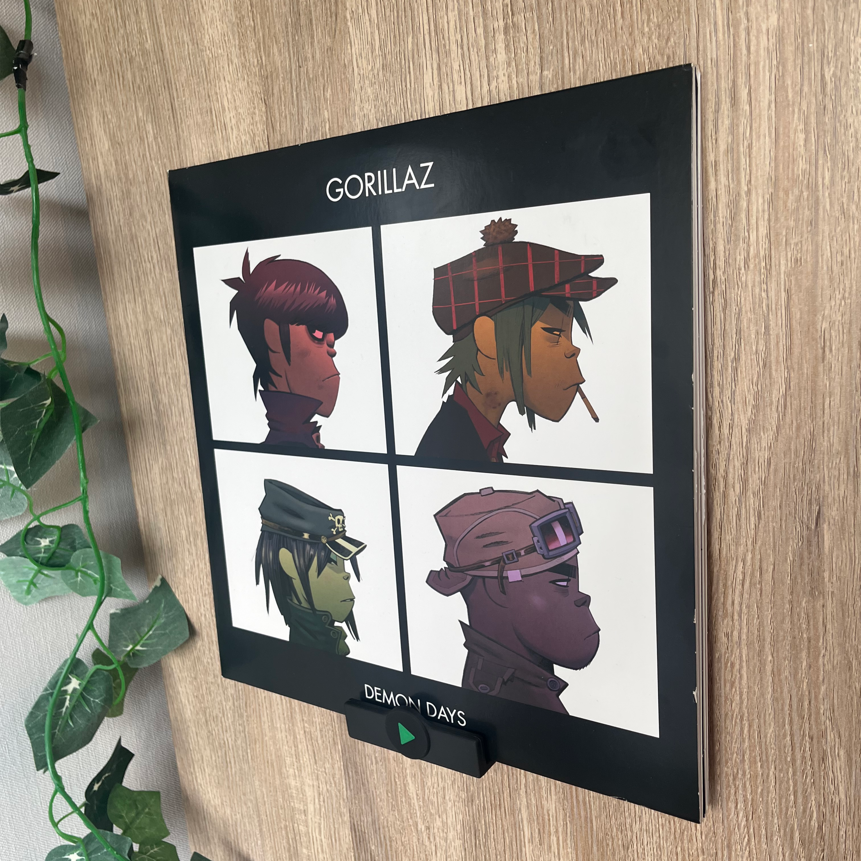 Vinyl Record Wall Mount With NFC-tag