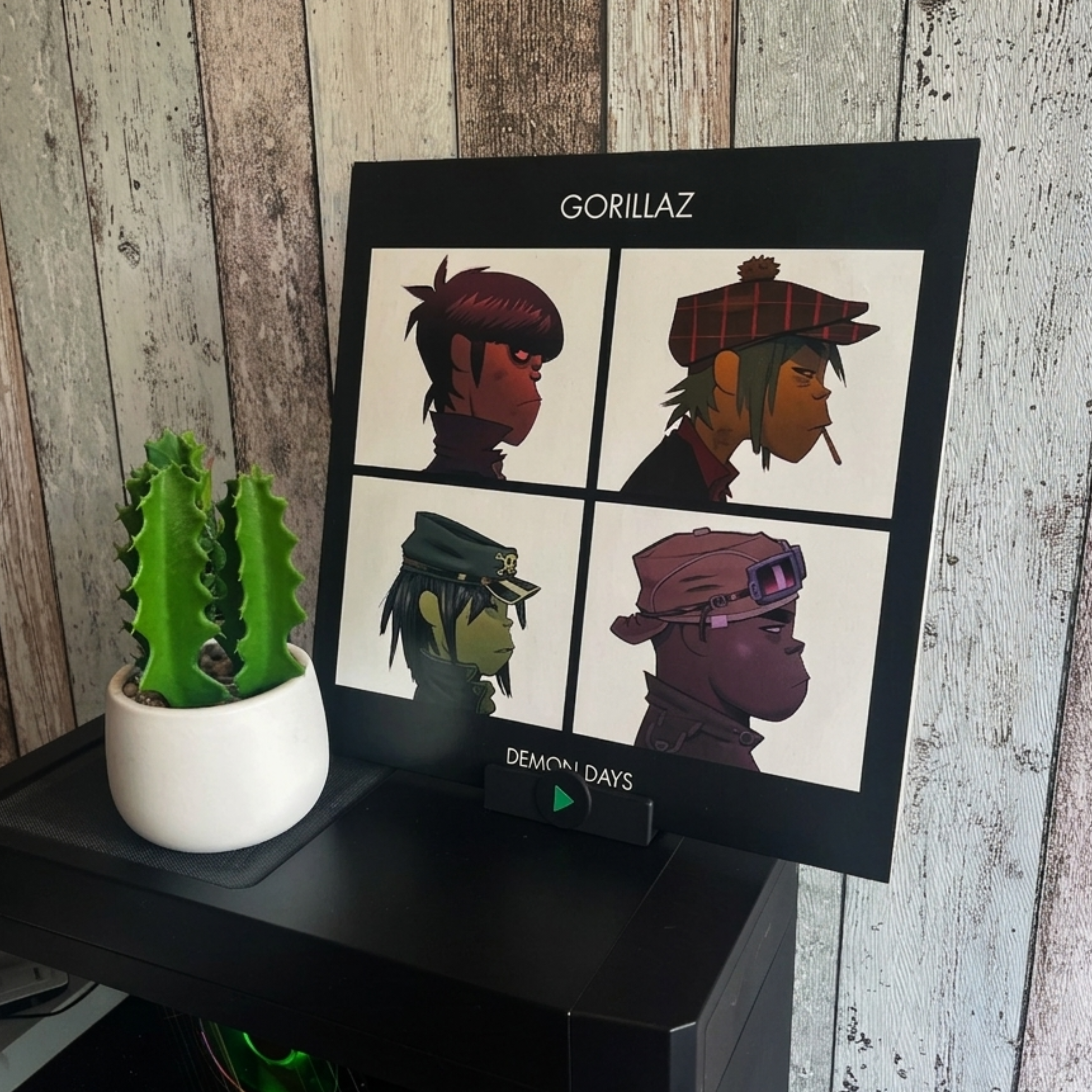 Vinyl Record Stand With NFC-Tag